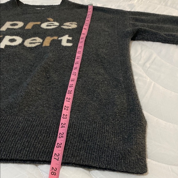 Dark Charcoal Gray Crewneck Sweater with Après Expert Text and Contrasting Cuffs - Picture 8 of 9